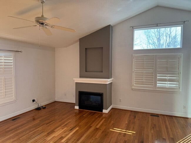 Building Photo - 3 Bedroom in desirable location in Longmont