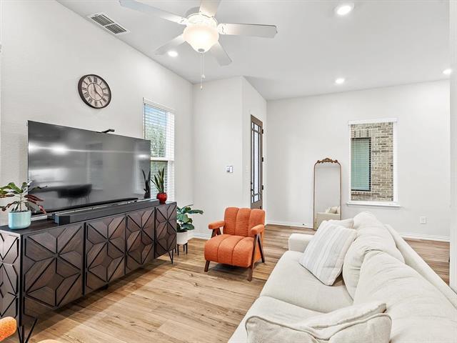 Foto del edificio - 1137 Concan Dr