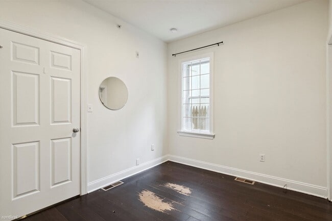 Building Photo - 3 br, 1 bath Duplex - 1832 N 18th St Unit A
