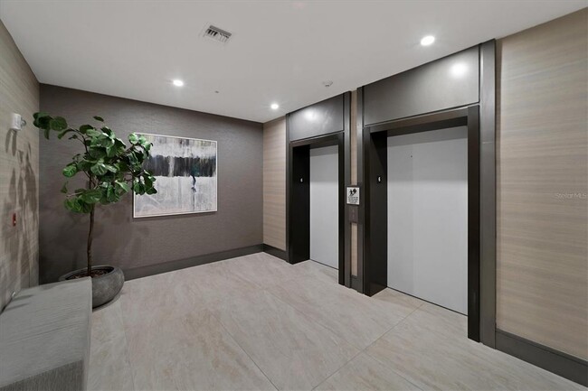 Foto del edificio - 111 S Pineapple Ave