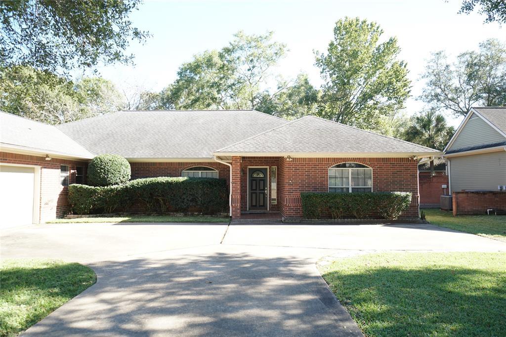 109 W Castlewood Ave, Friendswood, TX 77546 House Rental in