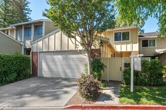 Building Photo - 332 Kinross Dr