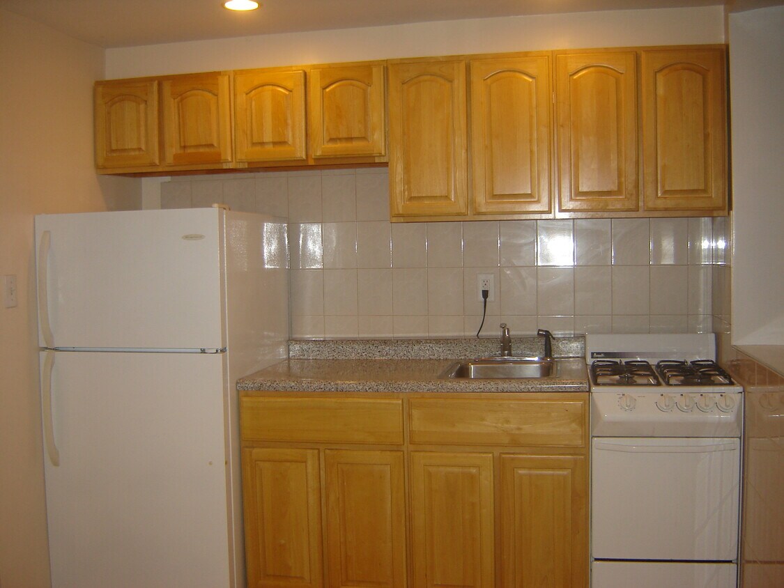 Primary Photo - 2151 E 38th St