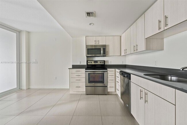 Foto del edificio - 910 West Ave