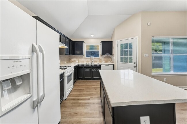 Foto del edificio - 790 Goldenrod St