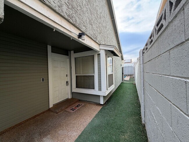 Building Photo - Charming 4-Bedroom Home with Private Pool ...