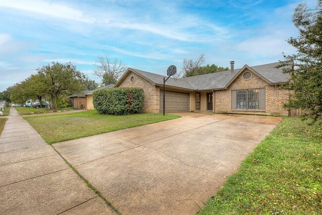 Building Photo - 6612 Springfield Dr