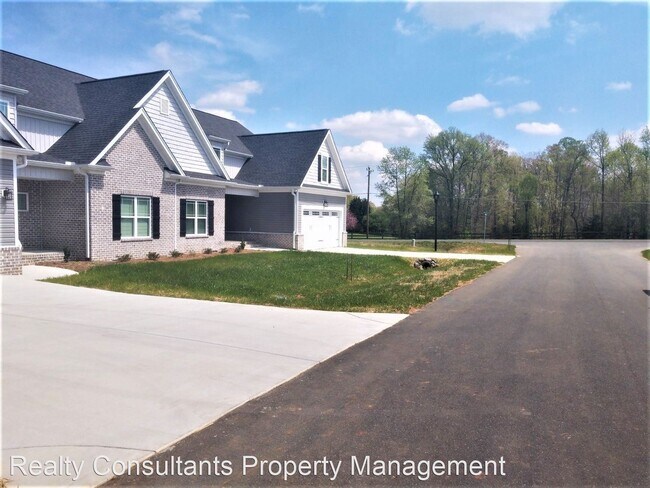 Foto del edificio - 7002 Westfield Village Cir