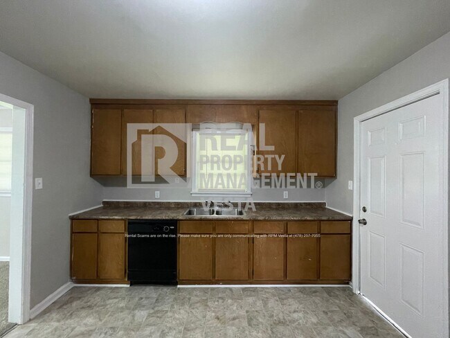 Building Photo - Recently Updated Three Bedroom Home!