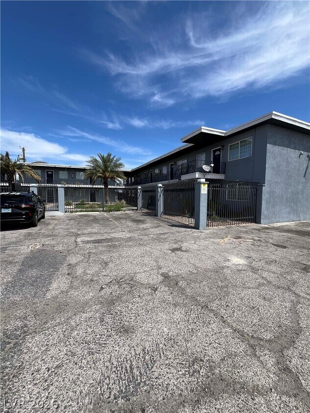 Foto del edificio - 412 W Monroe Ave