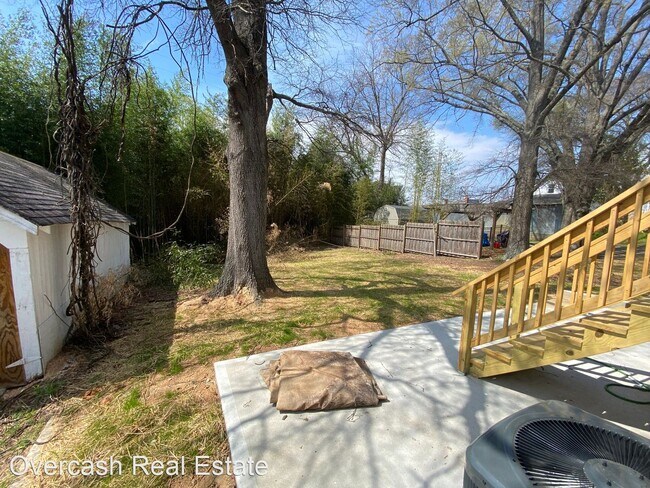 Building Photo - 1 br, 1.5 bath House - 521 N Rose Ave