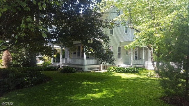 Building Photo - 511 3rd St
