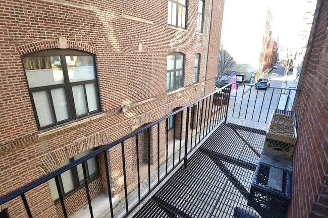 Building Photo - 225 Arch St