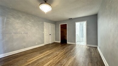 Building Photo - 566 SW 20th Ct