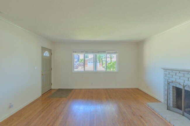 Foto del edificio - 6944 Cedar Ln
