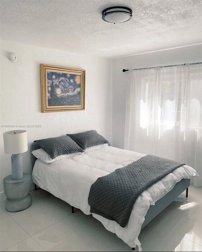 Foto del edificio - 445 SW 11th St