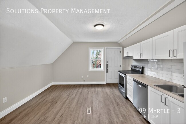 Photo du bâtiment - ***Modern 1 Bed/1 Bath Top Floor Unit**