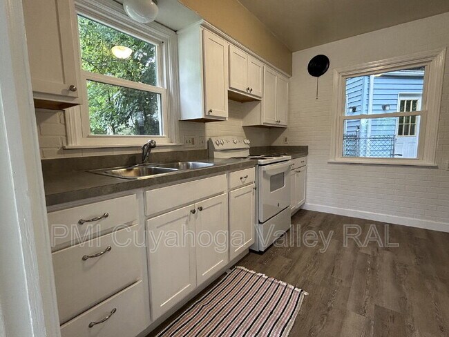 Foto del edificio - 2364 Suncrest Dr