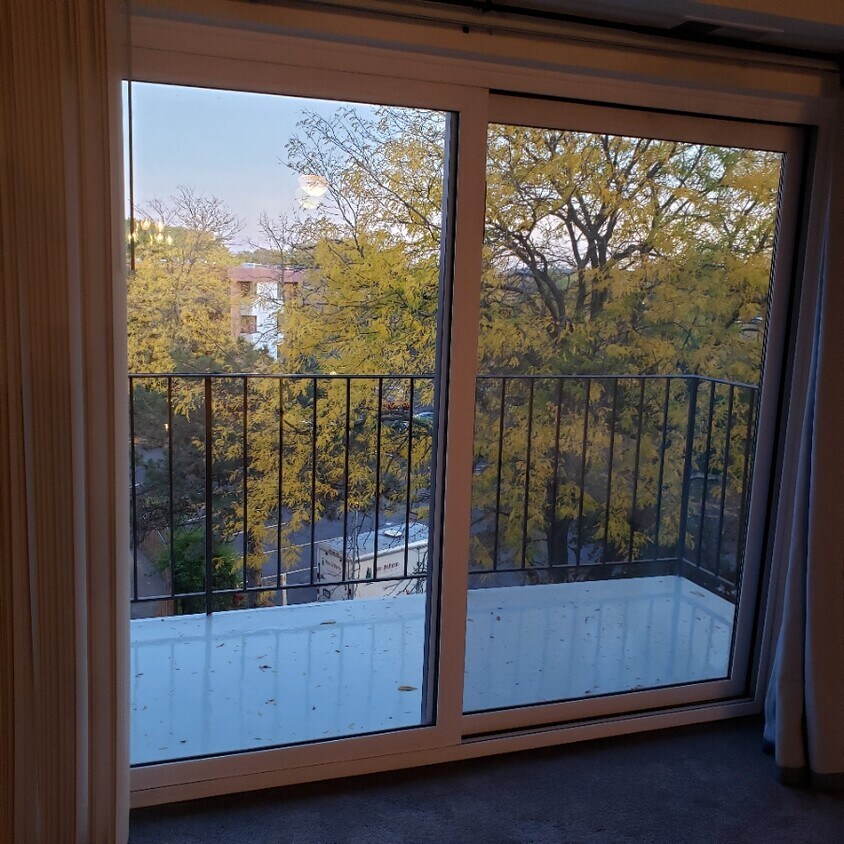 Living room balcony - 2086 Saint Johns Ave
