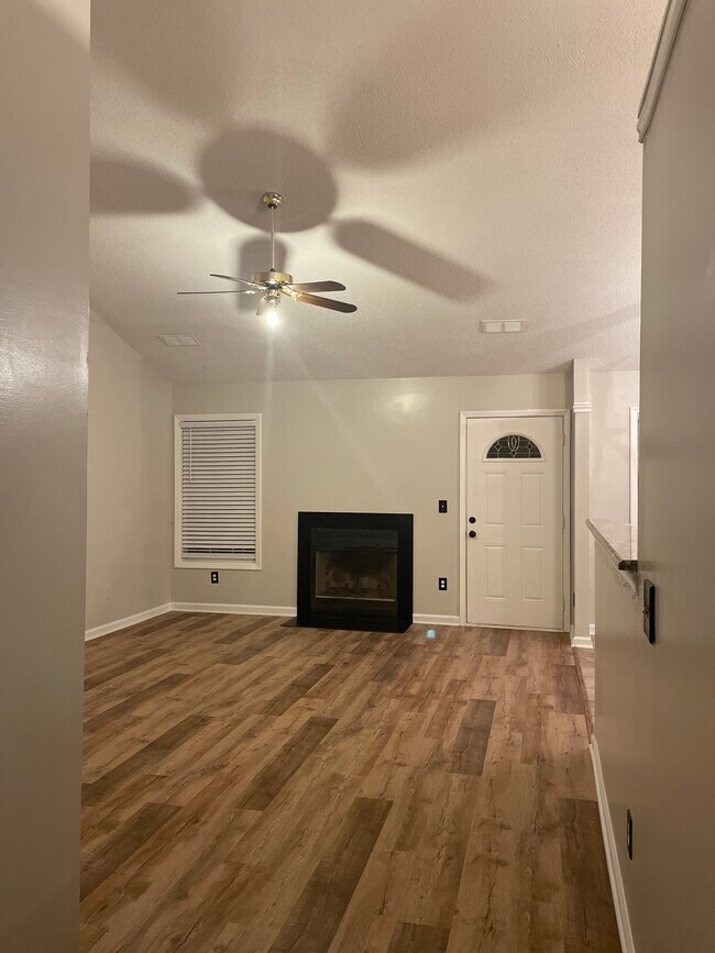 Living area - 1000 Flintwood Ct