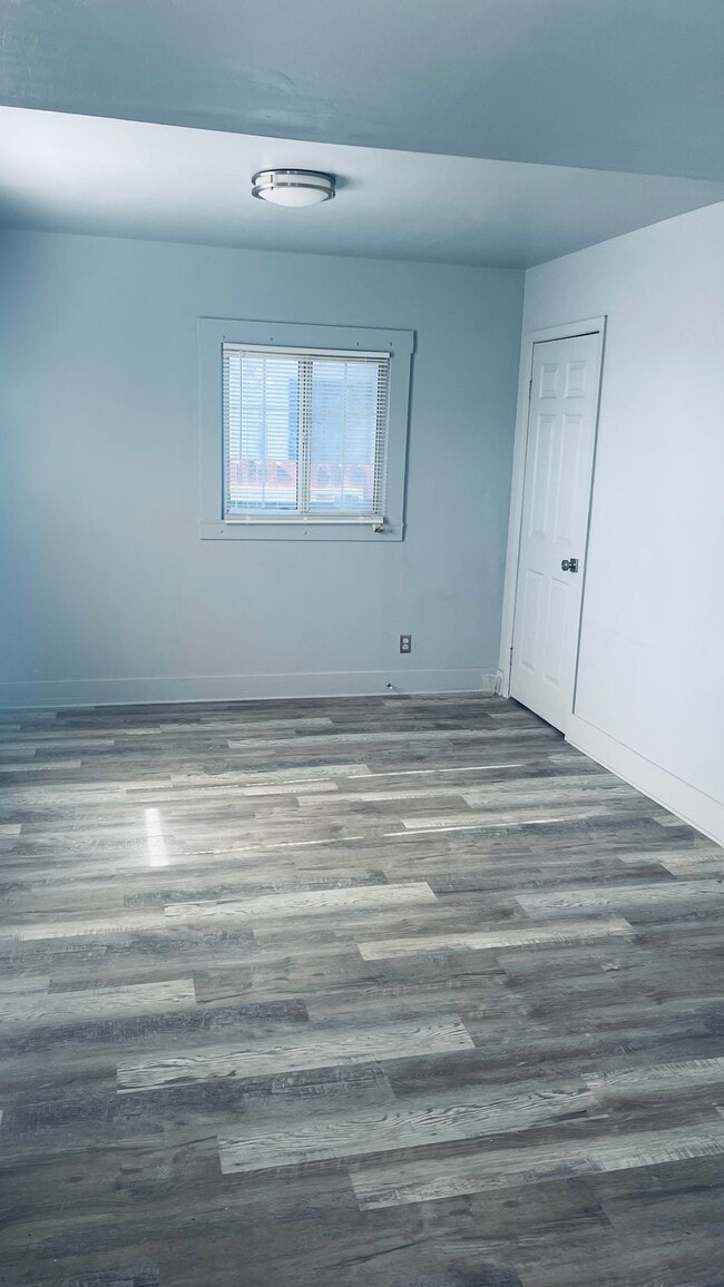 Building Photo - 5941 Rose Ave