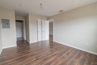 Building Photo - 410 Canal Park