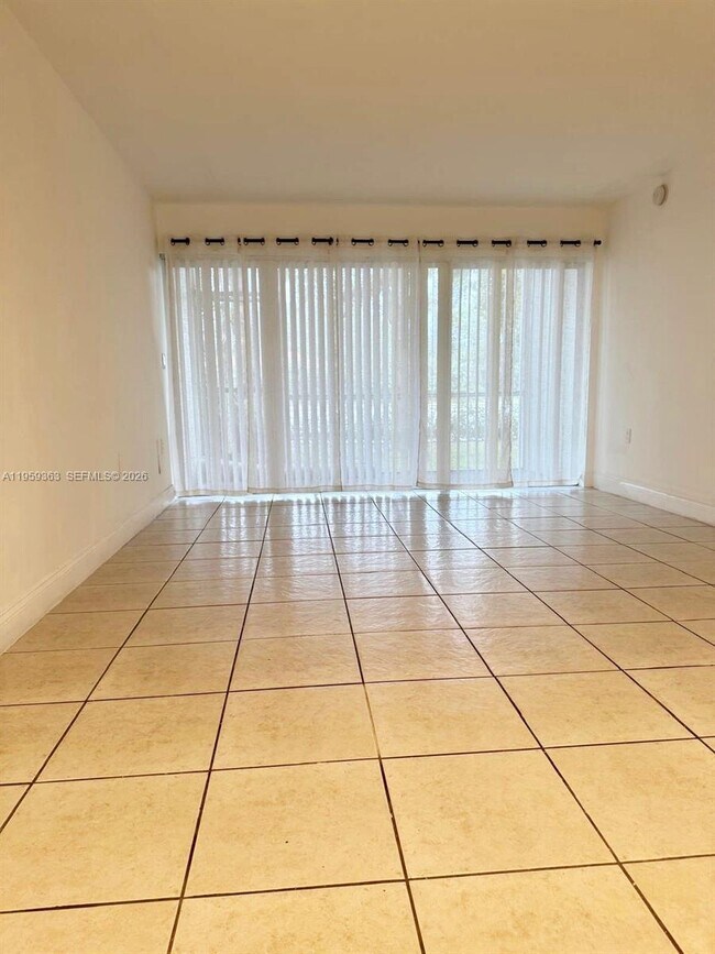 Foto del edificio - 4205 N University Dr