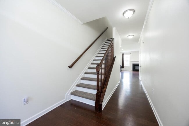 Building Photo - 253 Fairfield Cir W