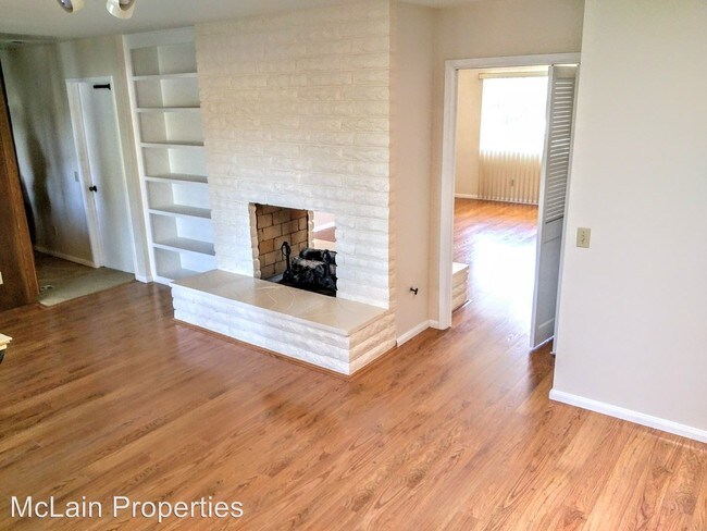 Building Photo - 4883 Hillside Dr