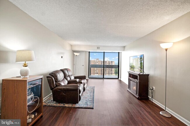 Foto del edificio - 5300 Holmes Run Pkwy