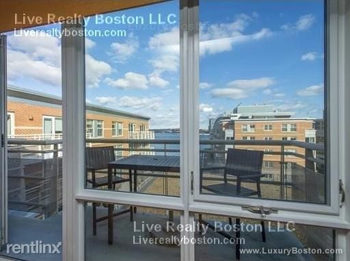 Building Photo - 1419 Beacon St