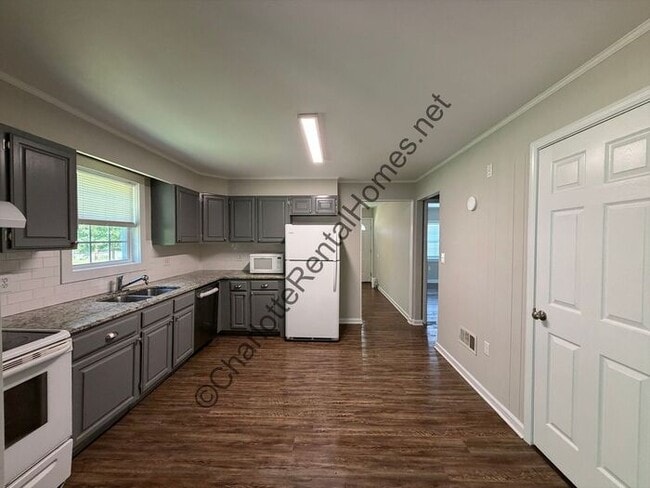 Building Photo - Updated one story home less than 10 minutes from Catawba Two Kings Casino