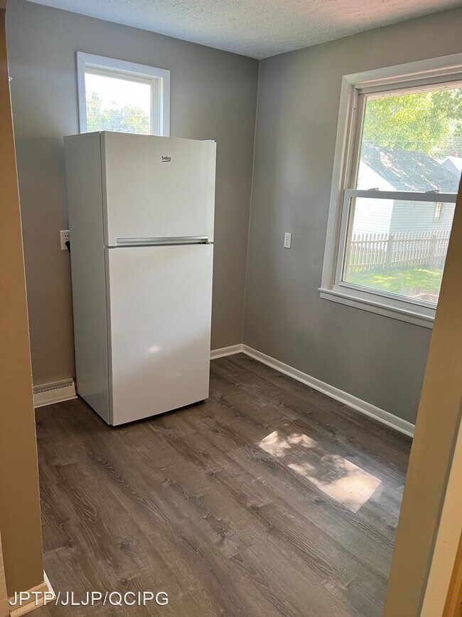 Building Photo - 3 br, 1 bath House - 2925 Bellevue Avenue