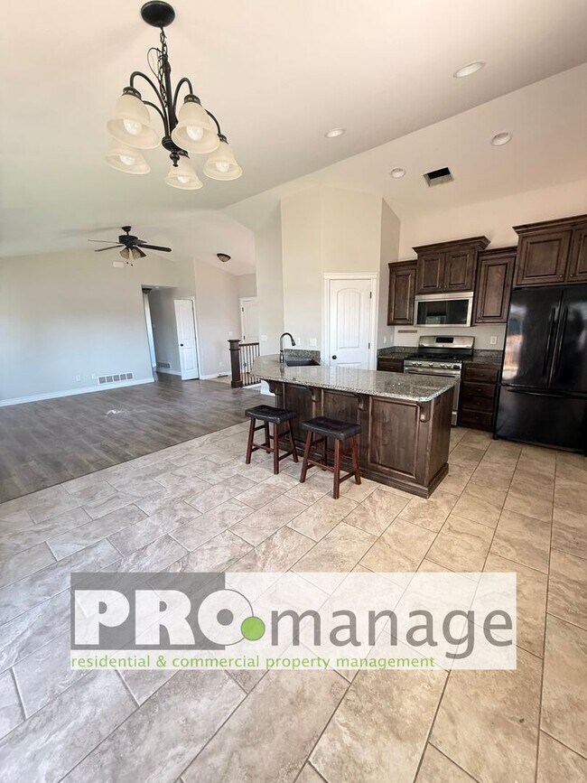 Building Photo - Single family home with yard