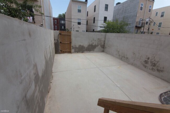 Foto del edificio - 4 br, 4 bath Triplex - 1915 N GRATZ ST Unit A