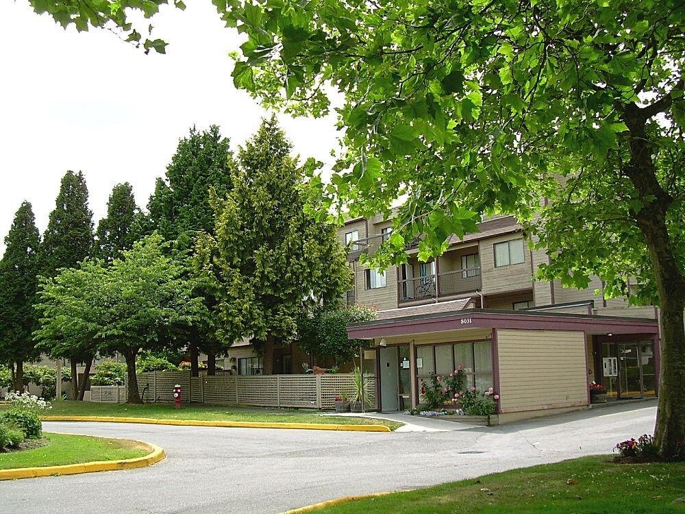 Photo du bâtiment - Waterstone 96 Apartments