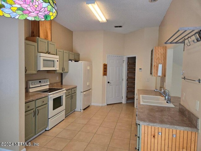 Building Photo - 424 Bay Point Way N