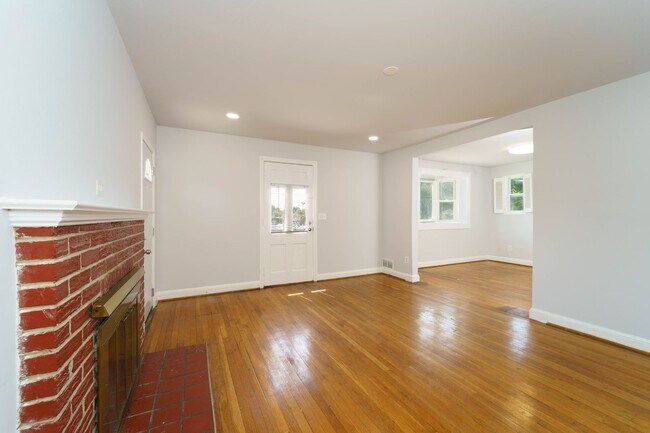 Foto del edificio - 10024 Lorain Ave