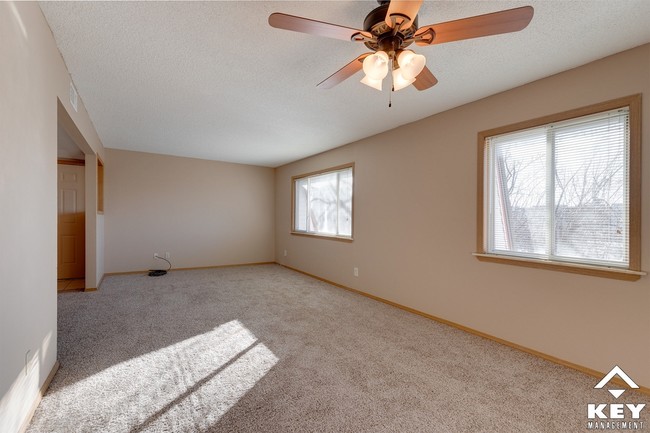 798ft² 2 Bedroom - Paige Place Apartments