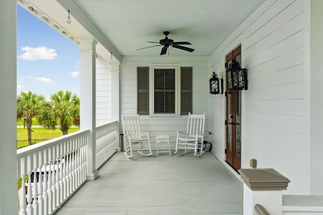 Building Photo - Gorgeous Rivertowne Four Bedroom House on ...