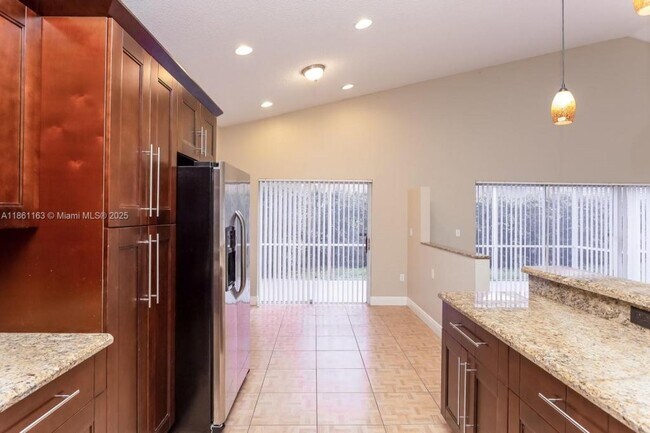 Foto del edificio - 20540 NW 7th St