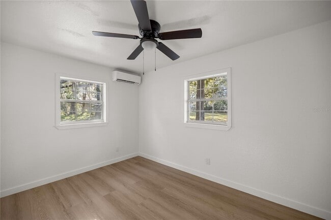 Building Photo - 411 NE 26th Ct