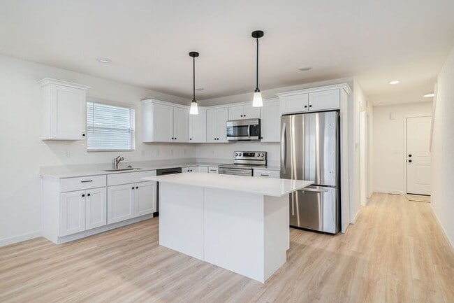 Building Photo - 109 Iris Ct