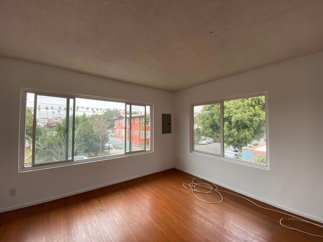 Foto del edificio - 1346 Sutherland St