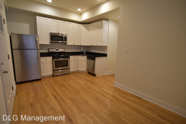 Building Photo - 710-716 W Buckingham Pl