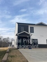 Building Photo - 32 Beverly Hills Dr