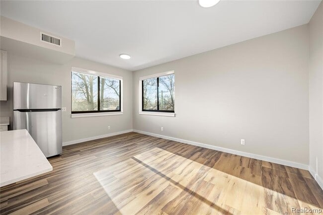 Building Photo - 16530 E Warren Ave