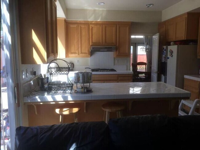 Building Photo - 2383 Flickinger Ave