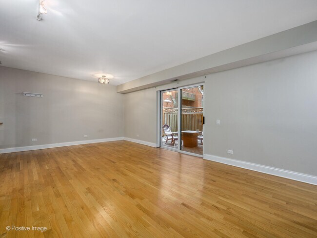 Building Photo - 2140 N Lincoln Ave