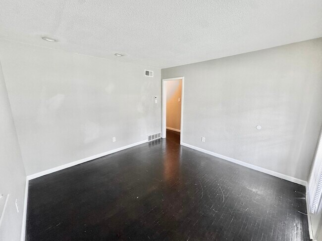 Foto del edificio - 1766 Eldridge Ave